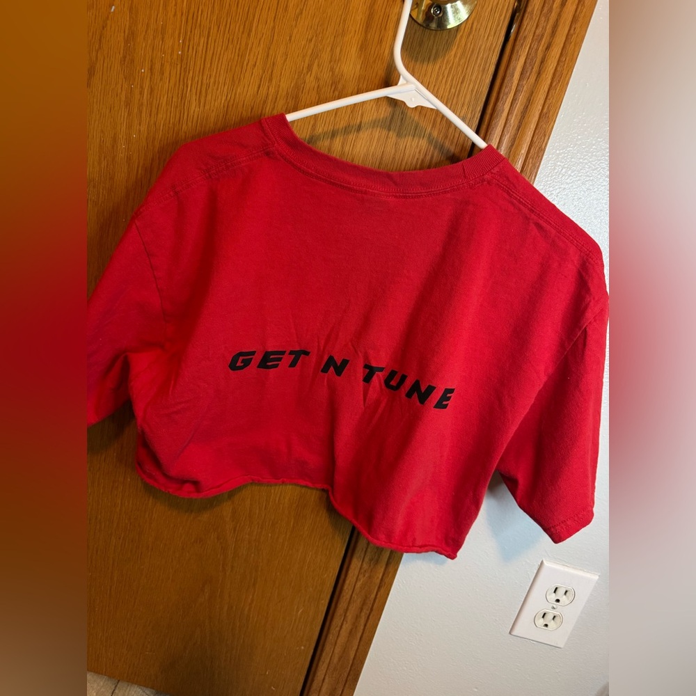 GET IN TUNE red crop T-shirt size LARGE